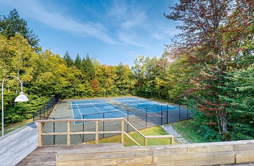 Waitsfield Condo | Secluded condo with pool, tennis court, sauna, & grill access - W/D and AC