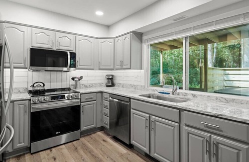 Royal Pines Apartment | See What All The 5-Star Fuss Is About & Book Now!