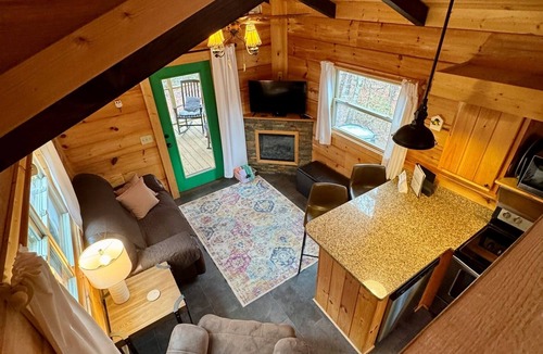 Mill Spring Cabin | Serenity Ridge Cabin B: Couple's Retreat + Hot Tub