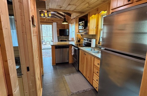 Mill Spring Cabin | Serenity Ridge Cabin D: Hideaway + Hot Tub
