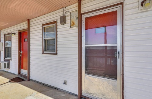 Lake Ozark Apartment | Shootout Weekend Studio Near the Bagnell Strip
