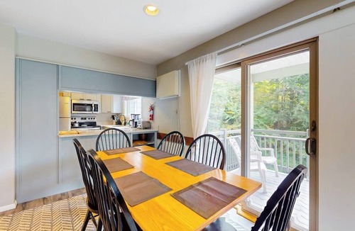 Jeffersonville Condo | Ski-in/ski-out third-floor condo, lift views, pools, fireplace, balcony, & Wifi