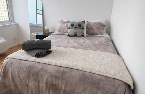 Stone Street Historic District Apartment | Skyline with Hudson Views Modern Battery Park Stay