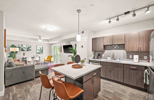 Fairpark Apartment | SLC - Convention - Delta Center - Hot Tub - Parking
