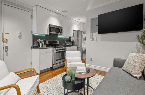 Turtle Bay Apartment | Sleek Midtown East Stay Near Everything