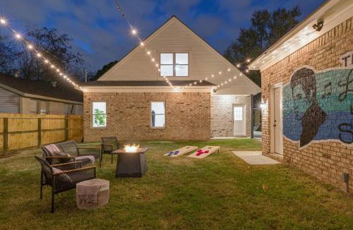 Vollintine-Evergreen House | Sleeps 12 Shuffleboard Fire Pit Near Beale St