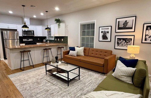 Harrison Apartment | Sleeps 9 Steps to NYC trains FREE parking