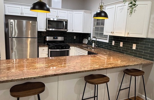 Harrison Apartment | Sleeps 9 Steps to NYC trains FREE parking