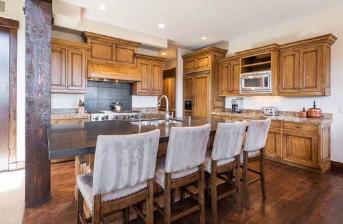 North Park City Cottage | Slope-side Cottage, Silver Star #39, with private hot tub