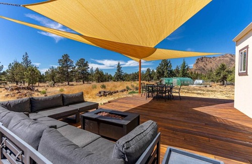 Terrebonne House | Smith Rock Retreat: TWO UNITS IN ONE LISTING!