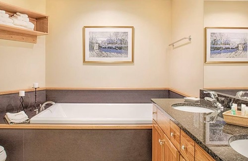 Jeffersonville Resort | Smugglers Notch Awarded #1 Resort in the East by SKI Magazine 2023 3BR/2BA Delux