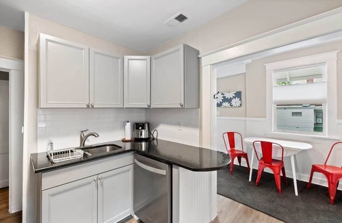 Midtown Apartment | Sophisticated 2 Bedroom w/Queen Beds, "Location!"