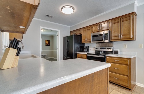 Southaven House | SOUTHAVEN- Full Amenities Home Close to Everything