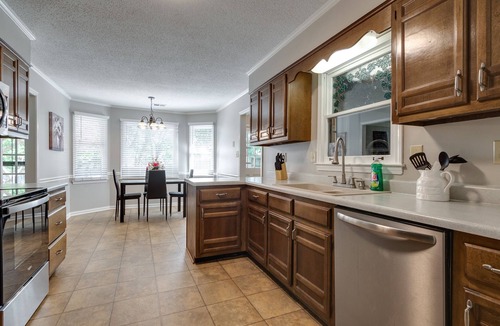 Southaven House | SOUTHAVEN- Full Amenities Home Close to Everything