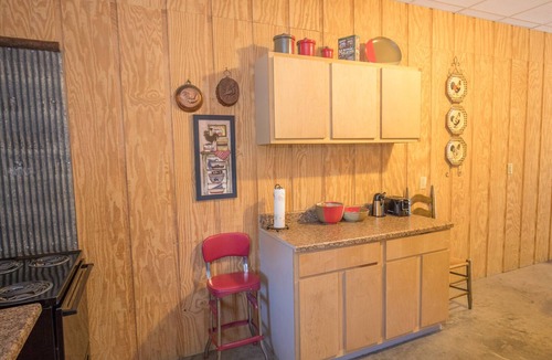 Murfreesboro Cabin | Southern Comfort Cabin- minutes from the river and the lake!