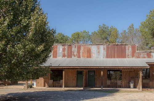 Murfreesboro Cabin | Southern Comfort Cabin- minutes from the river and the lake!