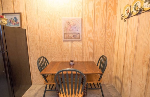 Murfreesboro Cabin | Southern Comfort Cabin- minutes from the river and the lake!