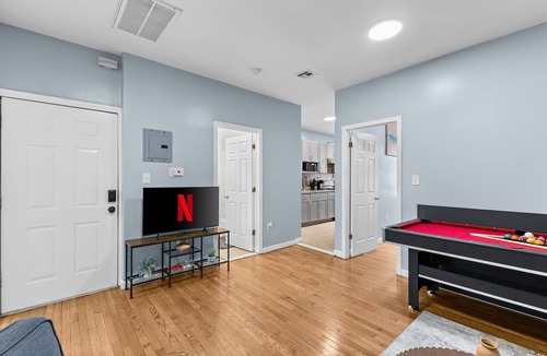 McGinley Square House | Spacious 3-bedroom home - FREE Parking, Pool Table, Ping Pong near NYC!