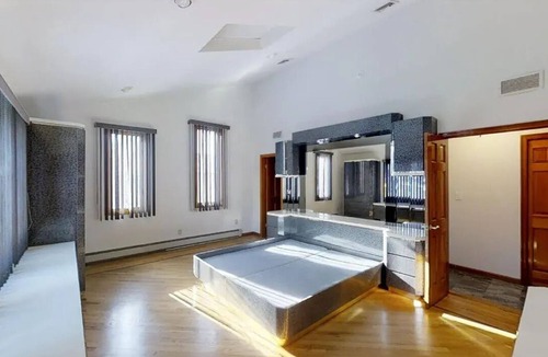 North Bergen Apartment | Spacious 4-bedroom apartment with AC, fitness room in wonderful North Bergen