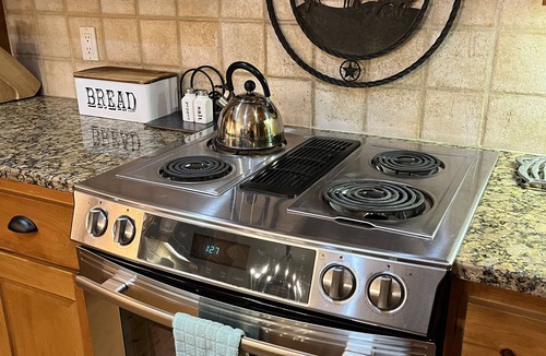 Deer Park House | Spacious 5-bedroom house with AC, WiFi, SHARC passes in beautiful Sunriver!