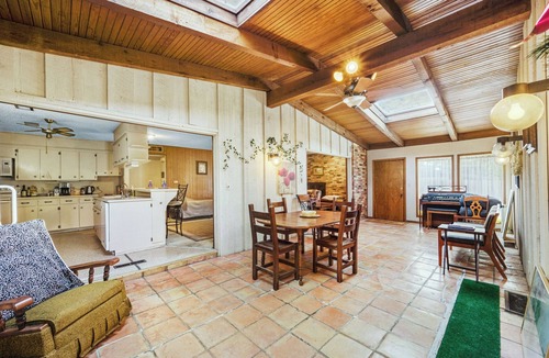 Lawton Villa | Spacious 6-bedroom Golf Villa with AC right by Lawton county club golf course
