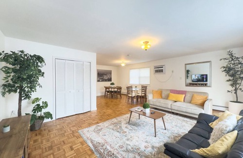 Guttenberg Apartment | Spacious apartment near NYC