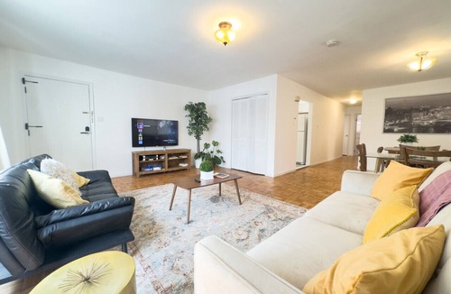 Guttenberg Apartment | Spacious apartment near NYC