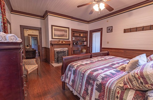 Mars Hill House | Spacious Historic Estate Home Ideal for Families & Groups
