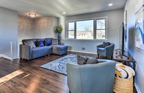 Colonia House | Spacious Home ~ 11 Mi to Staten Island!