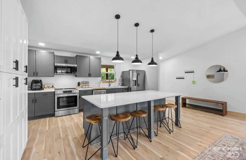 Holiday Island House | Spacious Home 5BR Near Marina&Eureka Fire Pit Deck