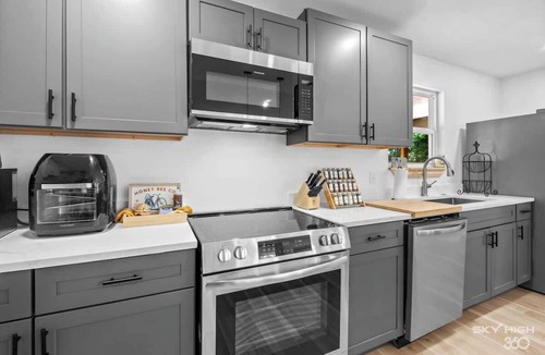 Holiday Island House | Spacious Home 5BR Near Marina&Eureka Fire Pit Deck