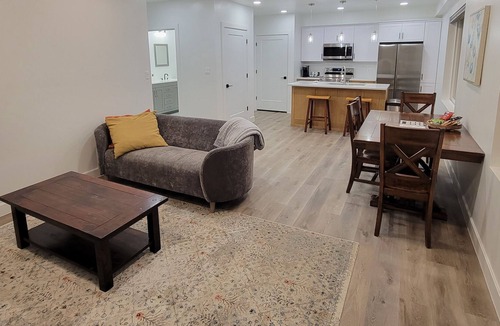 Mapleton Apartment | Spacious & Modern Apartment