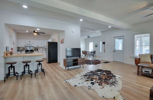 Alexandria Bay House | Spacious Modern Farmhouse – Renovated 2023, Huge Yard & Near Downtown