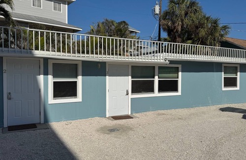 Siesta Key Condo | Spacious Renovated 1 Bedroom Siesta Key Beachside Vacation Rental Getaway