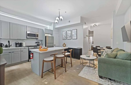 McGinley Square Apartment | Spacious Stay 3BR For 8 | MetLife,NYC & PATH Ready