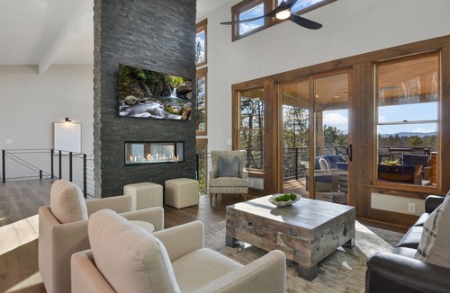 Ellijay Cabin | Splash Mountain Lodge ~ Modern Cabin w/Heated Indoor Pool ~ Hot Tub ~ Fire Pit