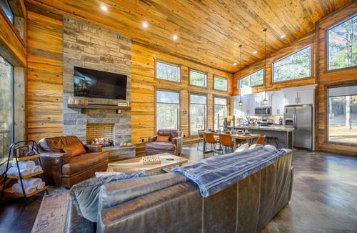 Hochatown Cabin | Stay & Unwind | 2 Kings, Playset, Arcade, Hot Tub