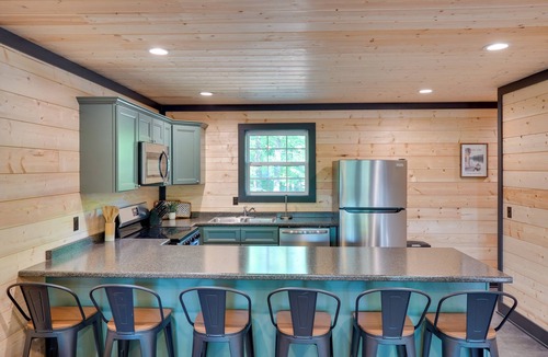 Murray Condo | Steps to Lake! Pet-Friendly Murray Retreat w/Deck