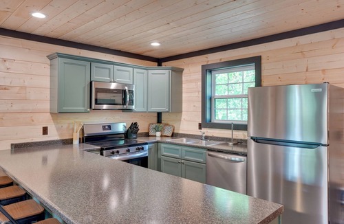 Murray Condo | Steps to Lake! Pet-Friendly Murray Retreat w/Deck