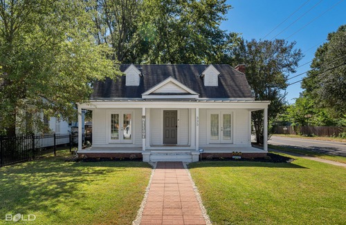 Broadmoor House | Stunning, southern charm home w/king bed