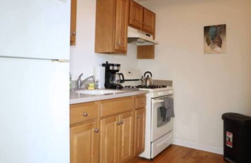 Belleville Apartment | Stylish 1BR Apartment Prime Location