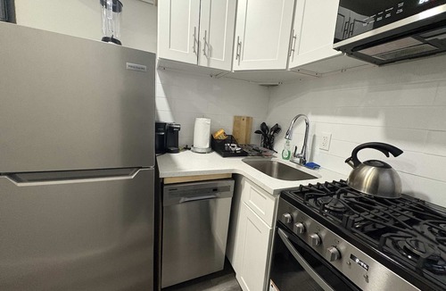 Midtown West Apartment | Stylish 2BR Midtown West Near Times Square
