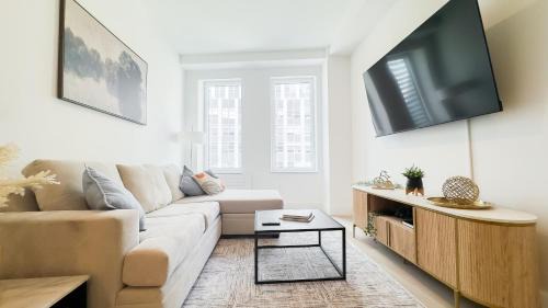 Financial District Apartment | Stylish 3BR Luxury Retreat in the Heart of FiDi