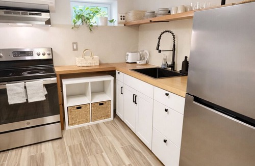 The Heights Apartment | Stylish & Cozy Home ~20min from Manhattan, Newark Airport, Metlife Stadium