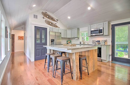 Stratton and Bromley Ski Areas House | Stylish Mountain Home Near Ski, Golf + Manchester!