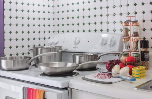 Gulf Gate Estates Cottage | Stylish Retro Vibes Private BBQ & Beach Access