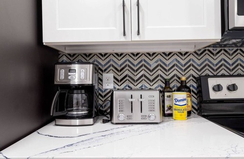 Shaw Apartment | Stylish Shaw Oasis with King Bed & Nearby Cafes