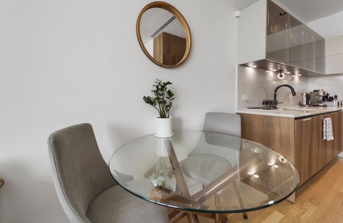 Bushwick Apartment | Sunny Oasis : W/D, Central Air, Desk & Free Park