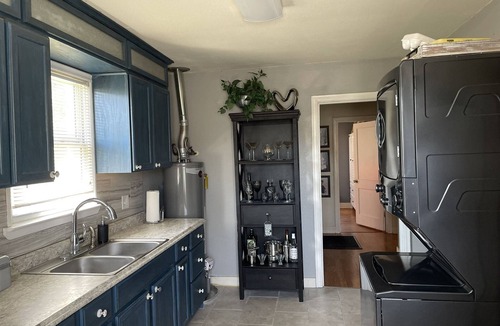 Benton Cottage | Super cute getaway home!