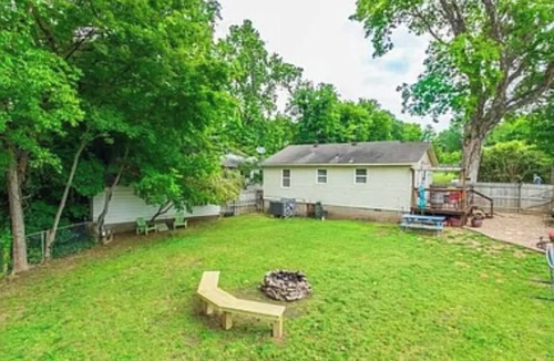 Benton Cottage | Super cute getaway home!